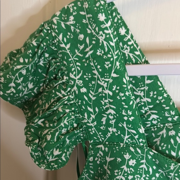 Mackenzie & James Green Floral Women's Button Down Sleeveless Flowy Top - Picture 4 of 8